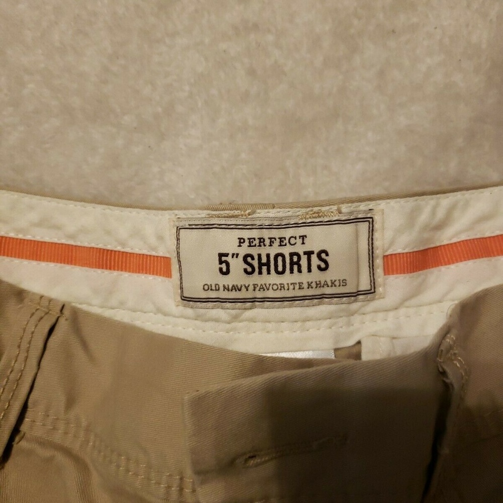 Old Navy Khaki 5" Shorts - Picture 3 of 4
